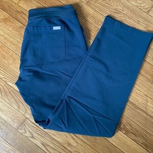 Figs Scrub Bottoms in navy blue in size small